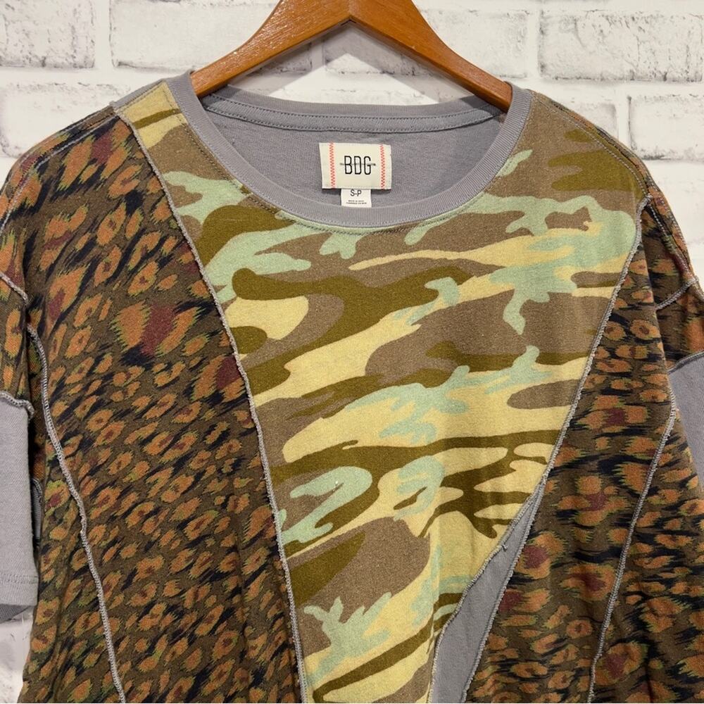 Urban Outfitters BDG T Shirt Small Women Brown Green Basic Short Sleeve Casual